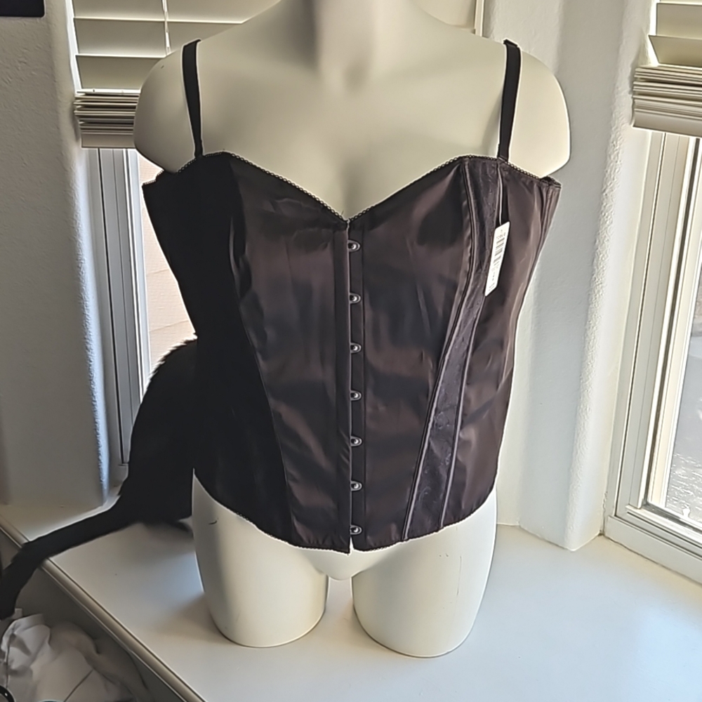 NWT Torrid Satin and Lace Corset Removable Straps with Boning